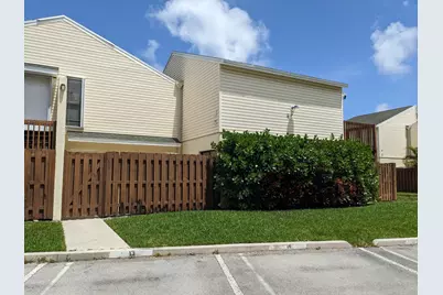 633 Executive Center Drive #L104, West Palm Beach, FL 33401 - Photo 1