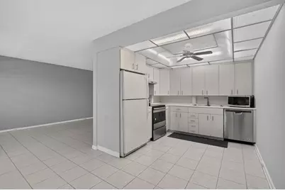 4022 Hythe B, Boca Raton, FL 33434 - Photo 11