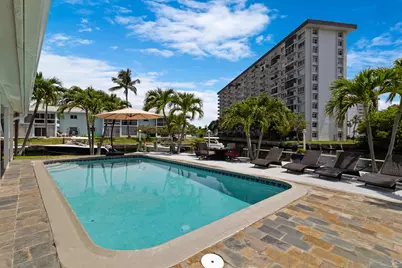 981 SE 10th Court, Pompano Beach, FL 33060 - Photo 31