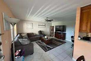 669 Burgundy N, Delray Beach, FL 33484 - Photo 3
