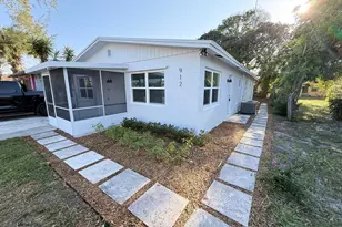 912 SE Tarpon Ave, Stuart, FL 34994 - Photo 1