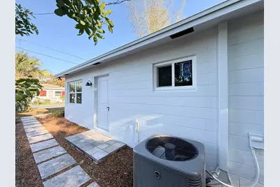 912 SE Tarpon Avenue, Stuart, FL 34994 - Photo 3