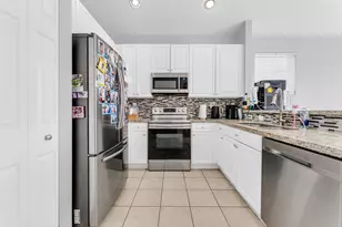 1723 NW 78th Way, Pembroke Pines, FL 33024 - Photo 7