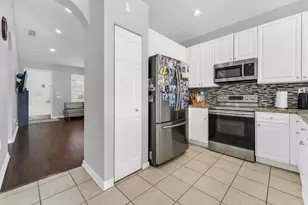 1723 NW 78th Way, Pembroke Pines, FL 33024 - Photo 9