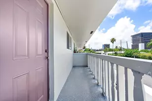 720 NE 7th St, Hallandale Beach, FL 33009 - Photo 17