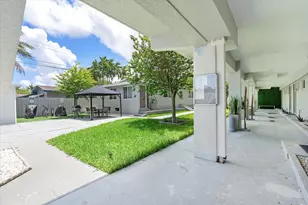 720 NE 7th St, Hallandale Beach, FL 33009 - Photo 11