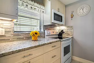 308 Saxony G, Delray Beach, FL 33446 - Photo 11