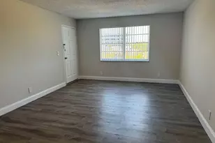 537 S Sequoia Dr, West Palm Beach, FL 33409 - Photo 3
