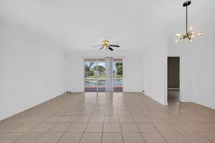 3871 Circle Lake Dr, West Palm Beach, FL 33417 - Photo 9