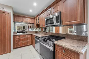 1 Stratford Dr E, Boynton Beach, FL 33436 - Photo 3