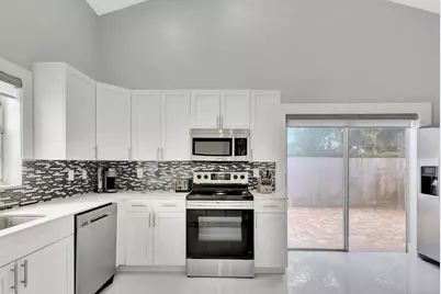 7 Wyndham Lane, Palm Beach Gardens, FL 33418 - Photo 17