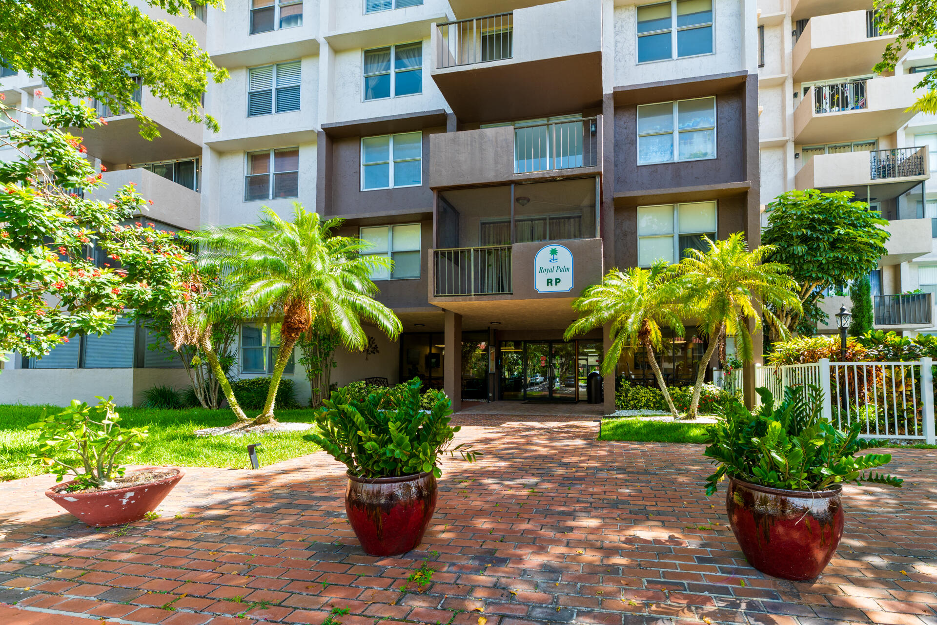 777 S Federal Hwy #RP906 main architectural view