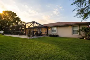 111 Camelot Ct, Royal Palm Beach, FL 33411 - Photo 15