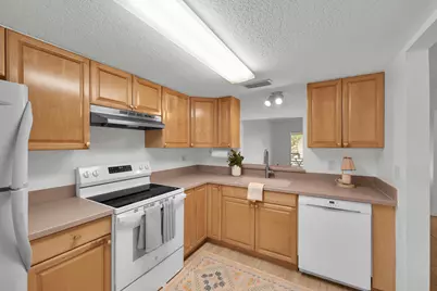 2302 Sunrise Boulevard #BLG 1, 209, Fort Pierce, FL 34982 - Photo 5