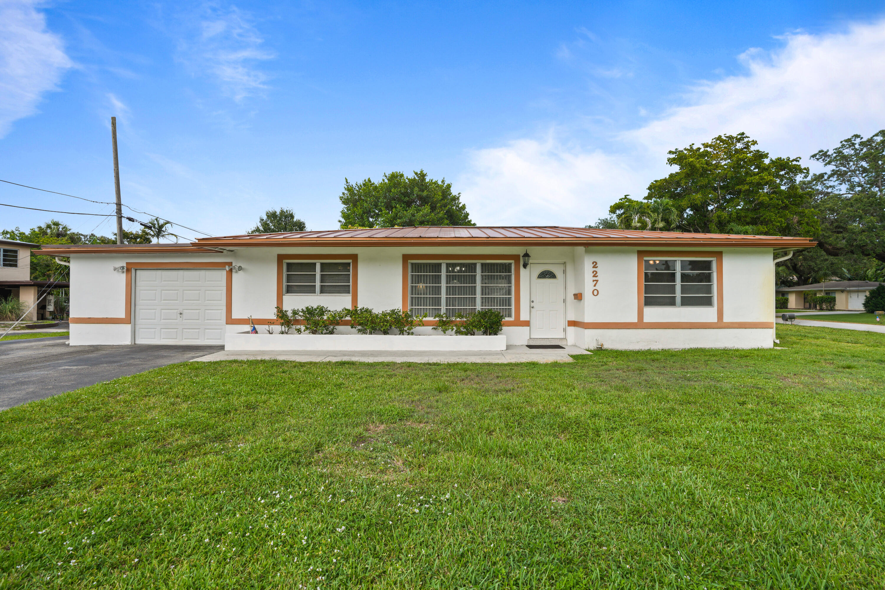 2270 SW 30th Terrace main architectural view