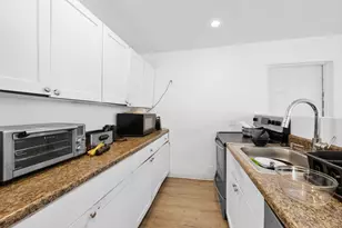 242 SW 3rd St, Deerfield Beach, FL 33441 - Photo 9