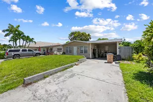 242 SW 3rd St, Deerfield Beach, FL 33441 - Photo 3