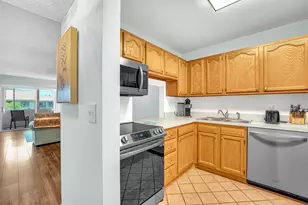 210 Lake Evelyn Dr, West Palm Beach, FL 33411 - Photo 11