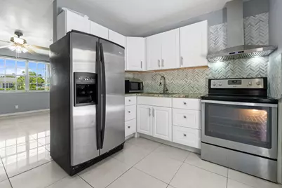 528 NE 20th Avenue NE, Boynton Beach, FL 33435 - Photo 3