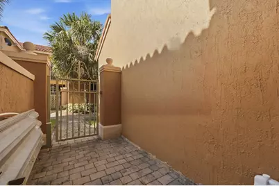 732 SW 106th Avenue #2011, Pembroke Pines, FL 33025 - Photo 19