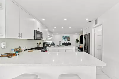19242 NW 89th Avenue, Hialeah, FL 33018 - Photo 9