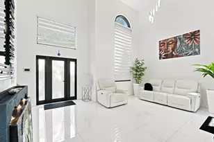 19242 NW 89th Ave, Hialeah, FL 33018 - Photo 7