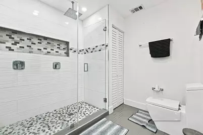 19242 NW 89th Avenue, Hialeah, FL 33018 - Photo 25