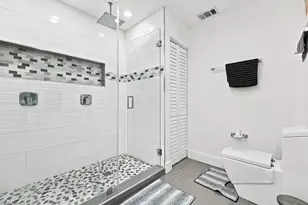 19242 NW 89th Ave, Hialeah, FL 33018 - Photo 25