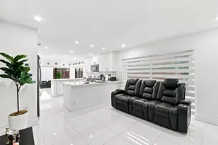 19242 NW 89th Ave, Hialeah, FL 33018 - Photo 15