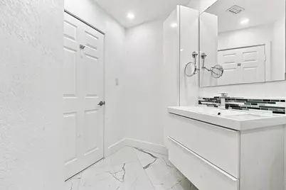 19242 NW 89th Avenue, Hialeah, FL 33018 - Photo 33