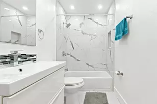 19242 NW 89th Ave, Hialeah, FL 33018 - Photo 35