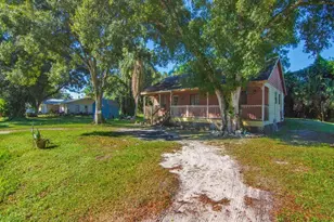 2315 28th Ave SW, Vero Beach, FL 32960 - Photo 3