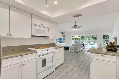 3824 SE Fairway E, Stuart, FL 34997 - Photo 13