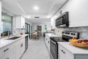 114 SW 8th Ct, Boynton Beach, FL 33426 - Photo 11