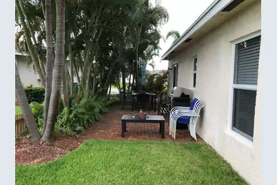 2122 E Ridge Circle E, Boynton Beach, FL 33435 - Photo 11