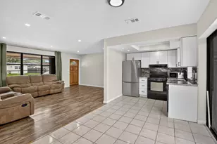 8968 SW 52nd Pl, Cooper City, FL 33328 - Photo 9