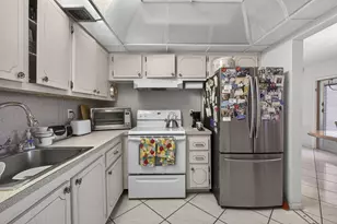 330 Wellington G, West Palm Beach, FL 33417 - Photo 7