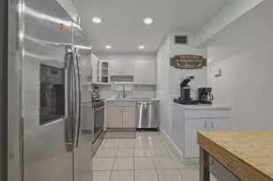 9200 N Hollybrook Lake Dr, Pembroke Pines, FL 33025 - Photo 11