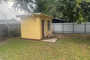 2360 NW 98th St, Miami, FL 33147 - Photo 31