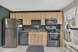 110 NW 56th St, Oakland Park, FL 33309 - Photo 5