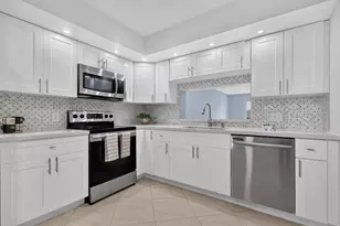 12500 SW 5th Ct, Pembroke Pines, FL 33027 - Photo 9