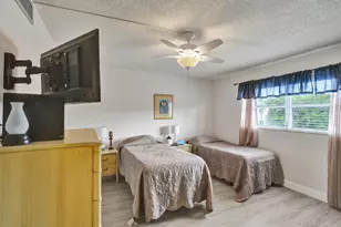 810 SE 7th St, Deerfield Beach, FL 33441 - Photo 11