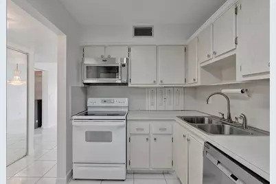4100 Tivoli Court #304, Lake Worth, FL 33467 - Photo 7