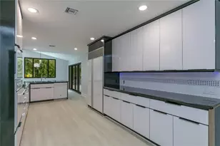 13401 SW 83rd Ave, Pinecrest, FL 33156 - Photo 9