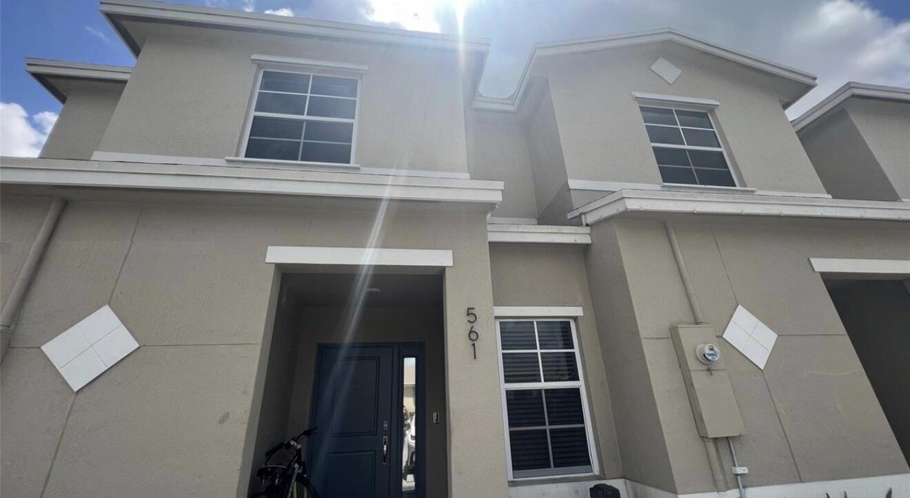 561 NE 5th Way - 561 NE 5th Way, Florida City, FL 33034 Luxury Property | Jose Angel Pina