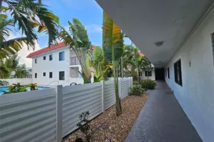 2201 NE 36th St, Lighthouse Point, FL 33064 - Photo 3