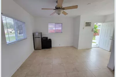 2021 NW 85th Avenue, Pembroke Pines, FL 33024 - Photo 5