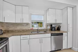 700 NE 70th St, Boca Raton, FL 33487 - Photo 13