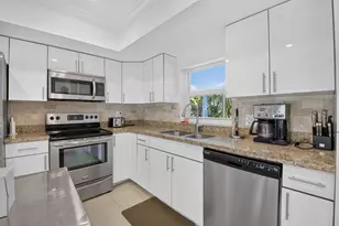 700 NE 70th St, Boca Raton, FL 33487 - Photo 11