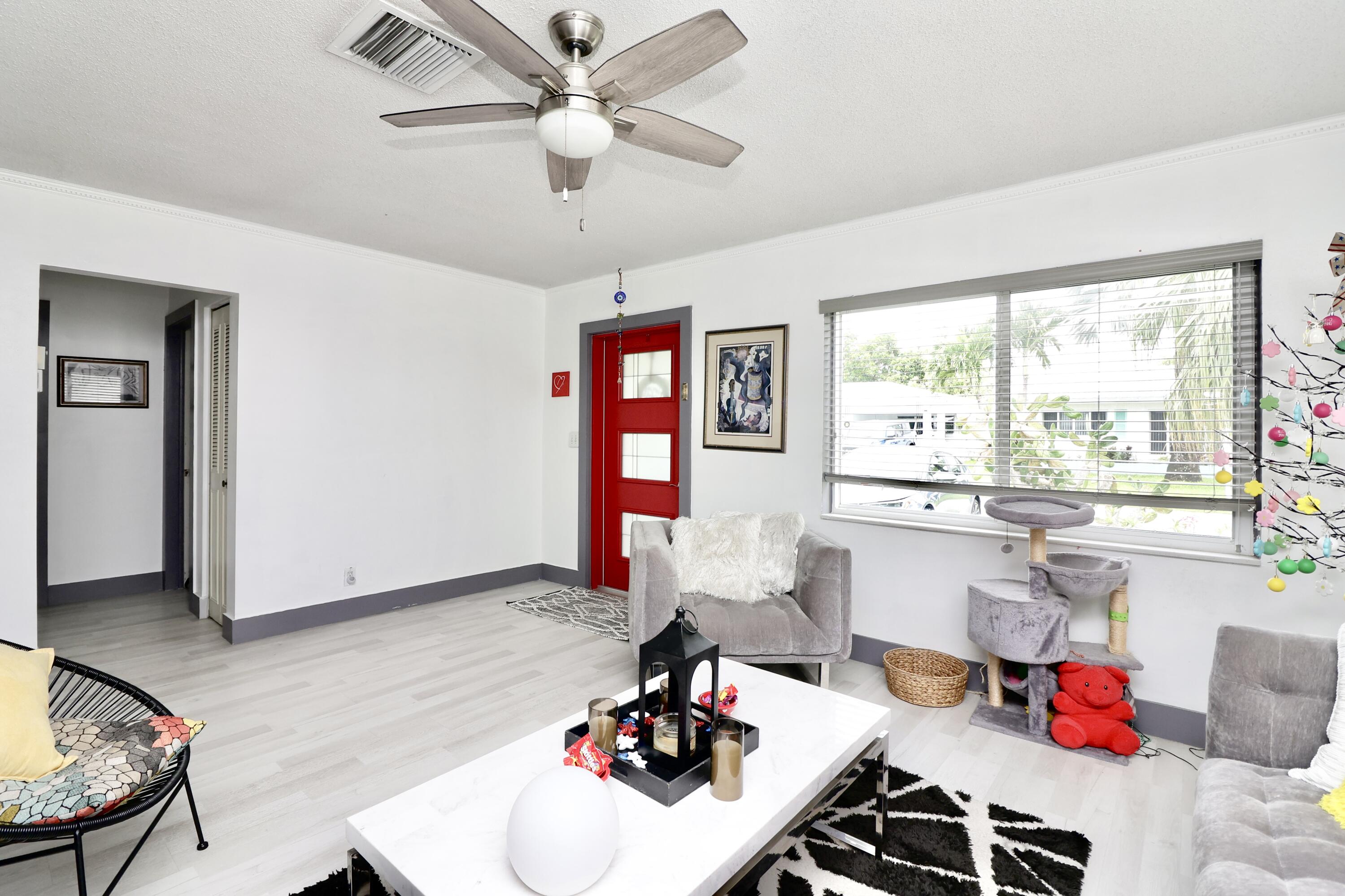 8103 NW 58th Pl main architectural view